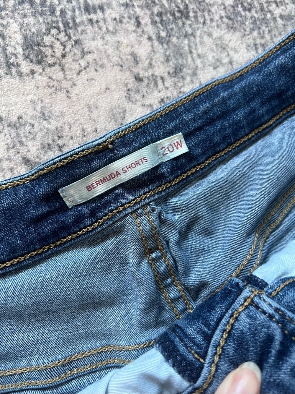 Levi's Dark Blue Denim Bermuda Shorts Sz 20W - Picture 3 of 7